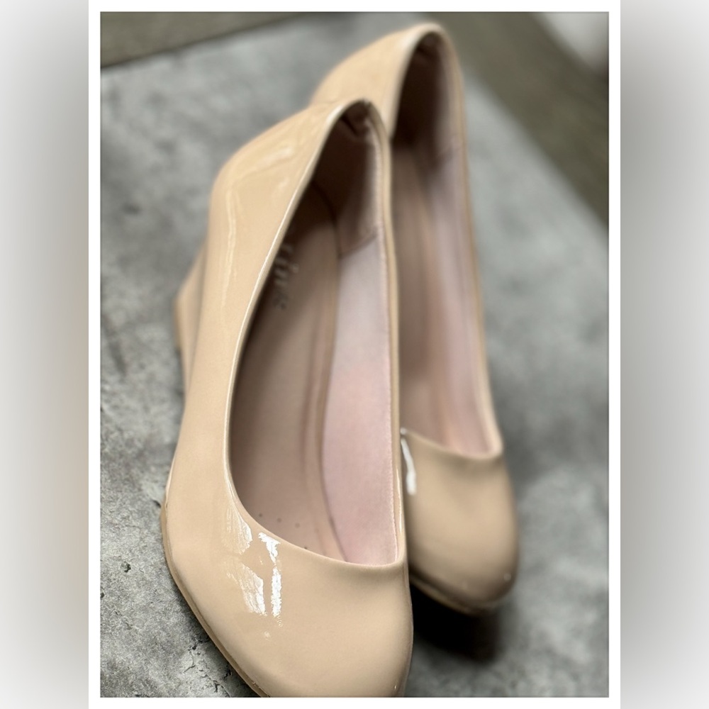 Girls’ dress shoes